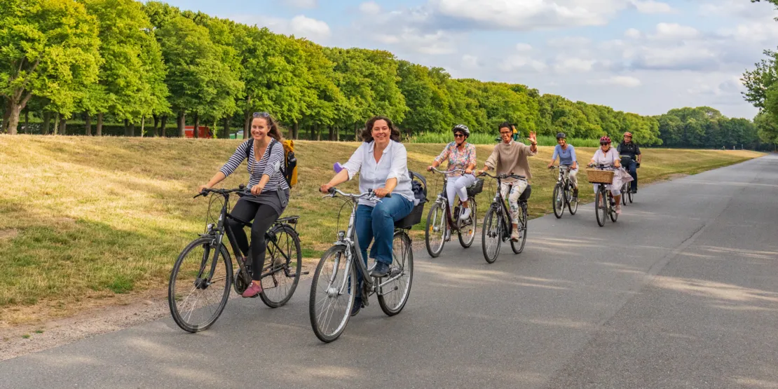 Fahrradgruppe an der Graft